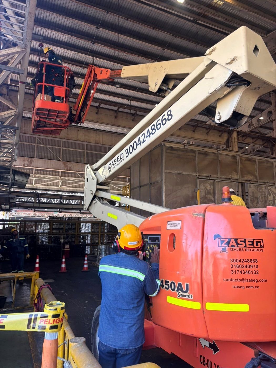 Manlift IZASEG con operador