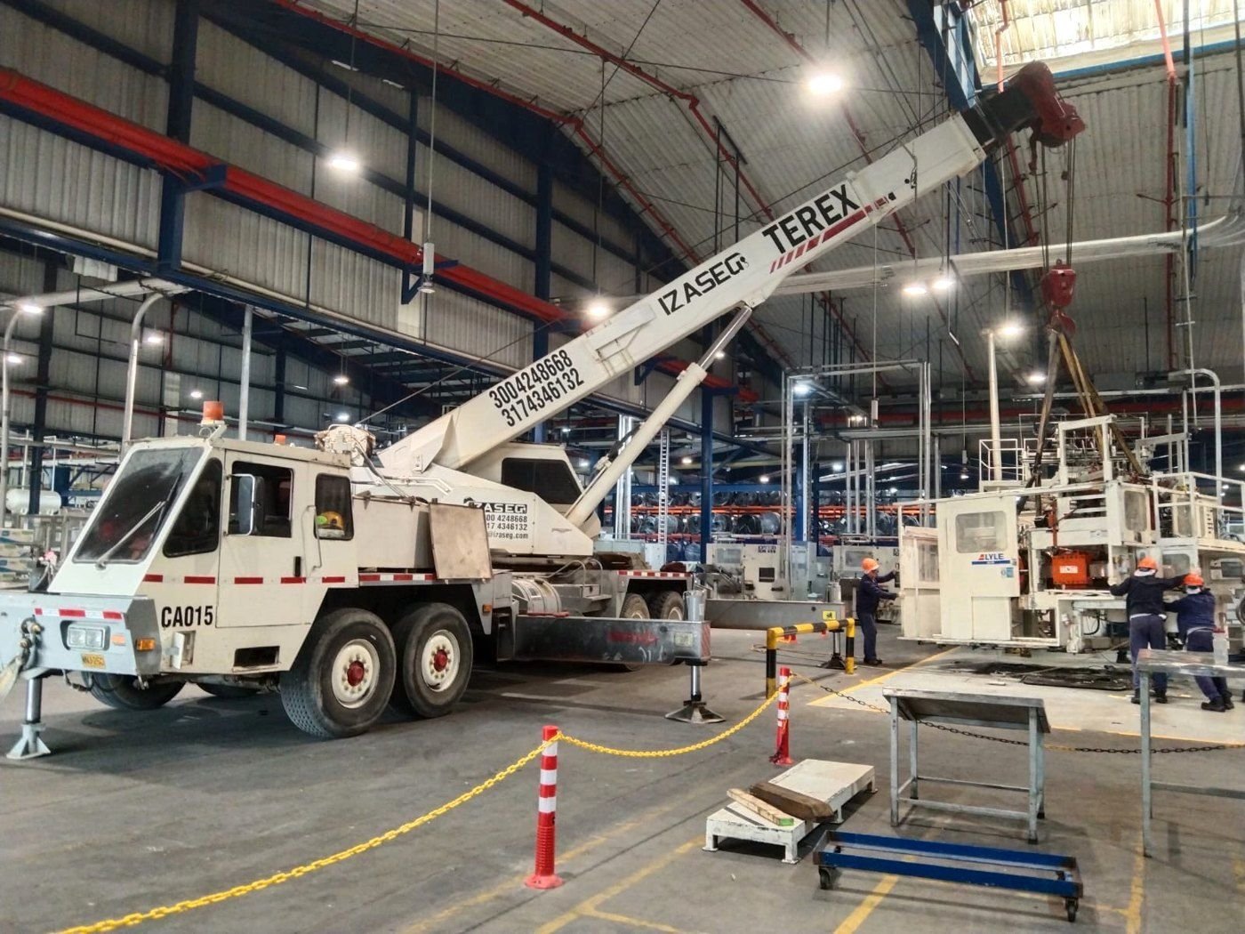 Grúa Terex en planta industrial